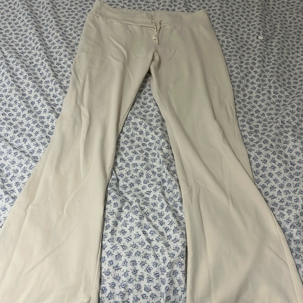 bandy melville cream joggers/ yoga pants in xs-s